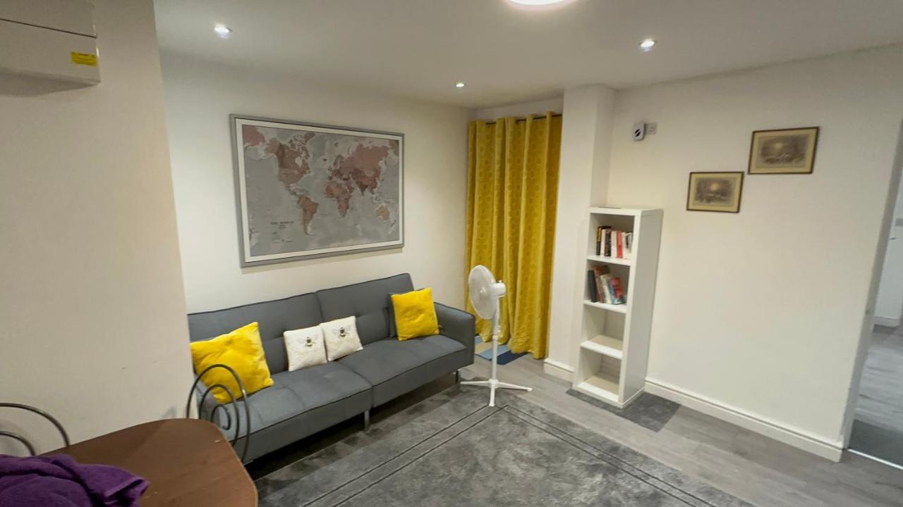 Entire One Double Bedroom Apartment Londres Extérieur photo